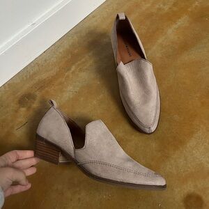 Lucky Brand tan pointed loafers